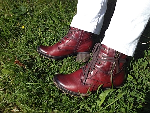 Wie ich gerne untreu wurde oder warum der Herbst in schönem Rot Einzug hält (Copyright: Jana-Schuhe; Foto: Astrid Listner)